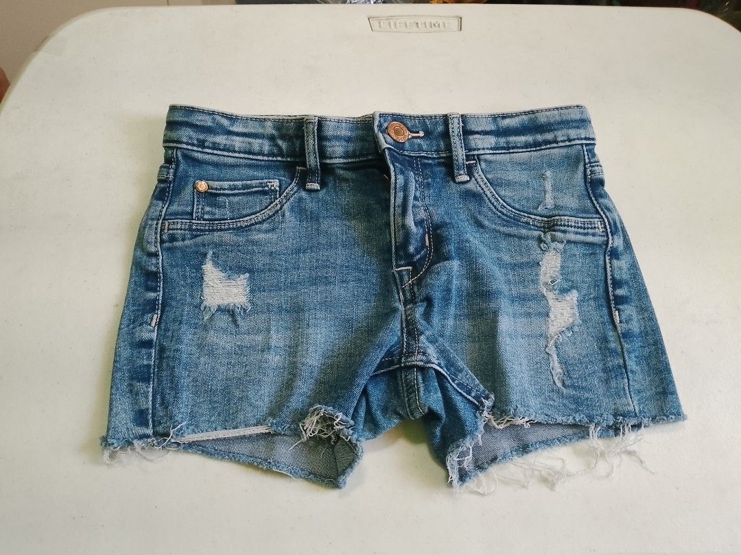 Maong Short for kids (Category: Babies & Kids Fashion) located in General Trias. Submitted by random.recos (Listing ID 1468107951, Image 2). Description: 🛍️✨ KIDS MAONG SHORTS FOR SALE! ✨🛍️ 👖 Cute at stylish na maong shorts for kids! 🥰 👧👦 Fit for kids ages 8–12 years old! 💥 3 PCS FOR ₱100 LANG! 💥 Sulit na sulit na, pang-araw-araw na outfit pa! 💕 📍 Location: General Trias, Cavite 🤝 Meet-up / Pick-up available 📩 PM na sa mga interested 