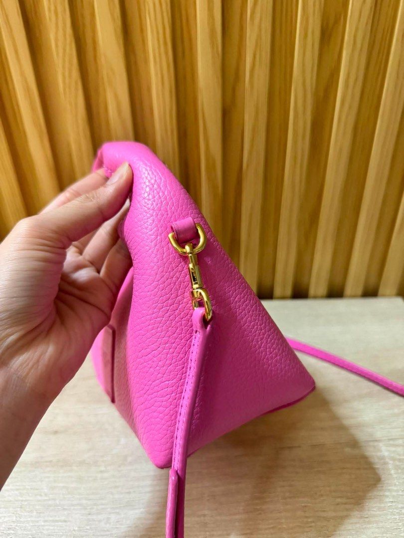 Marc jacobs the mini sack bag (Category: Cross-body Bags) located in Cabanatuan. Submitted by _ayywishh (Listing ID 1468190335, Image 3). Description: .