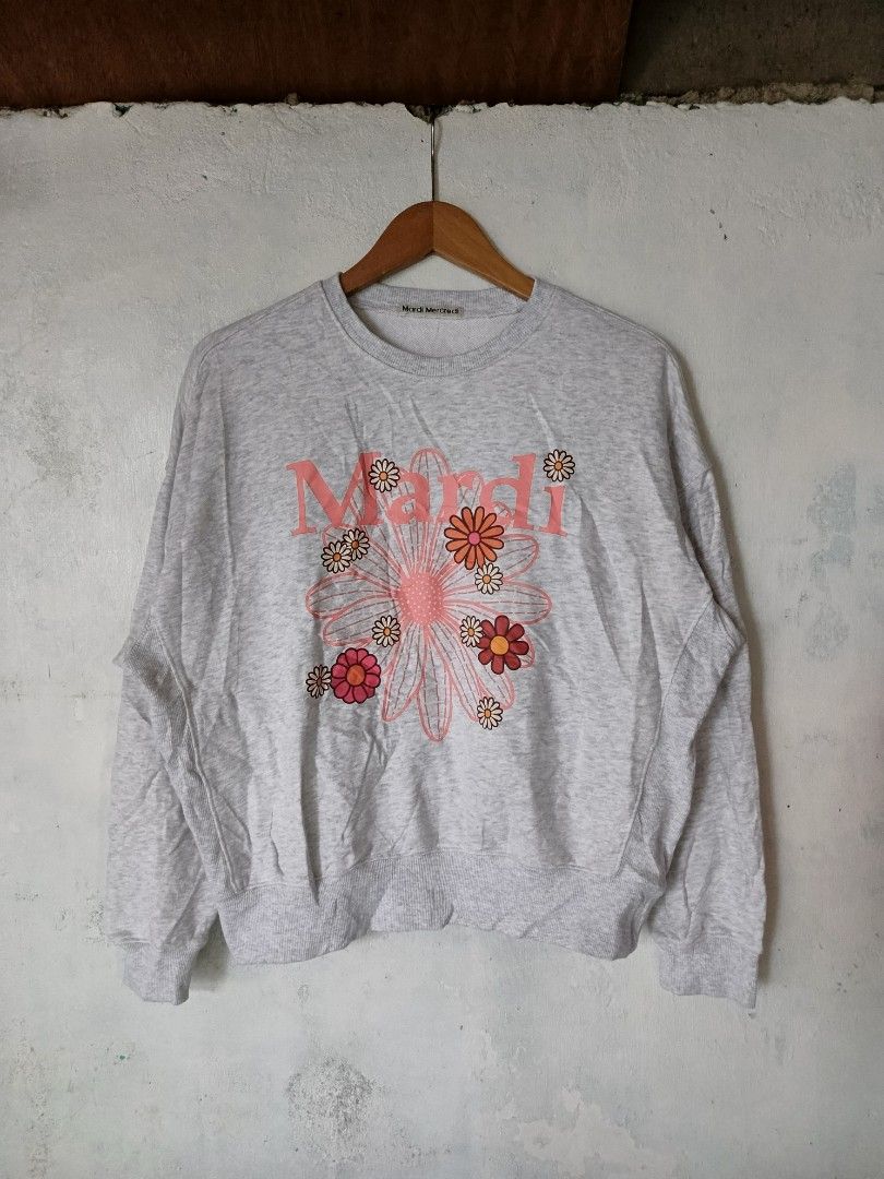 Mardi crewneck sweatshirt (Category: Others Tops) located in Manila. Submitted by newfish_e4d408 (Listing ID 1468091957, Image 3). Description: Mardi mercredi sweatshit Womens Medium to Large 21.5/23.5 Like new 700 ad sf.