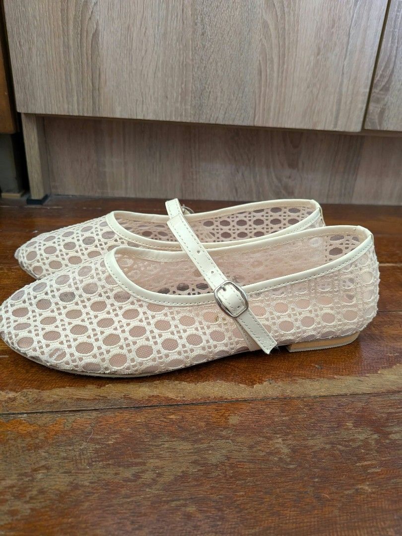 Marikina Made Flats (Category: Flats & Sandals) located in Pasig City. Submitted by cxdwr_ (Listing ID 1468059965, Image 3). Description: - Marikina made flats - Size: 7 (tagged inside); worn by 23.5cm and it's a bit loose. - Adjustable single strap with metal buckle - Condition: Used once only for an event.