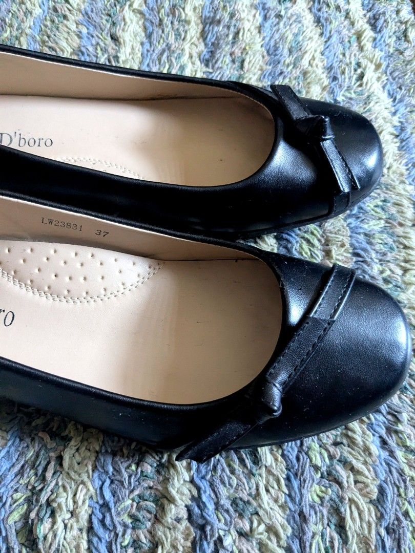 Mario D'boro Black Flat Shoes Size 36 (Category: Flats & Sandals) located in Manila. Submitted by chocolateparfait (Listing ID 1468094629, Image 2). Description: Only used once!! BEST for size 36 (size is 37 on shoes, but runs small) Original price: P700.