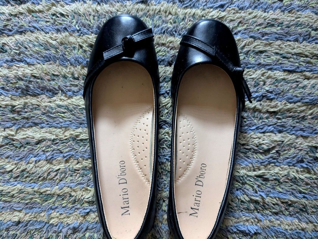 Mario D'boro Black Flat Shoes Size 36 (Category: Flats & Sandals) located in Manila. Submitted by chocolateparfait (Listing ID 1468094629, Image 1). Description: Only used once!! BEST for size 36 (size is 37 on shoes, but runs small) Original price: P700.