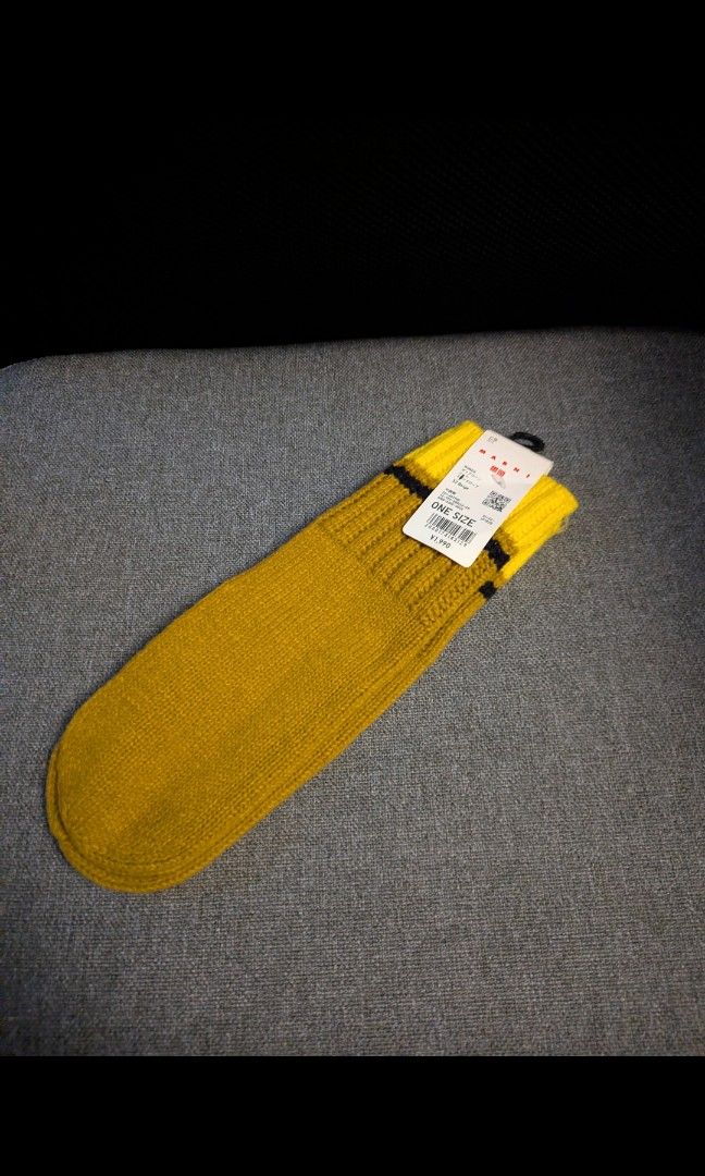 Marni Uniqlo Knit Mitten Gloves (Category: Gloves) located in Antipolo. Submitted by bentakahitanoano (Listing ID 1468270553, Image 3). Description: Bnew deadstock.