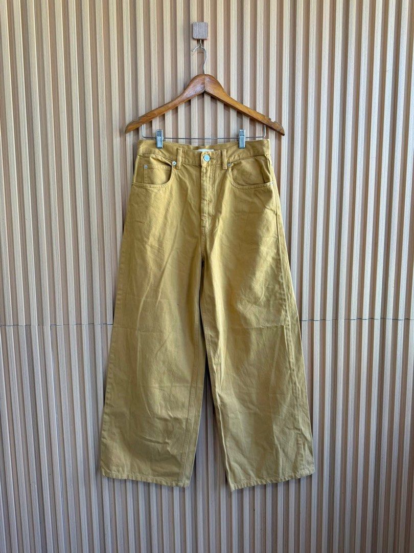 Marni x Unqlo (Category: Jeans) located in Lipa City. Submitted by thyra06 (Listing ID 1468170529, Image 1). Description: Unqlo wideleg pants size 28/29.