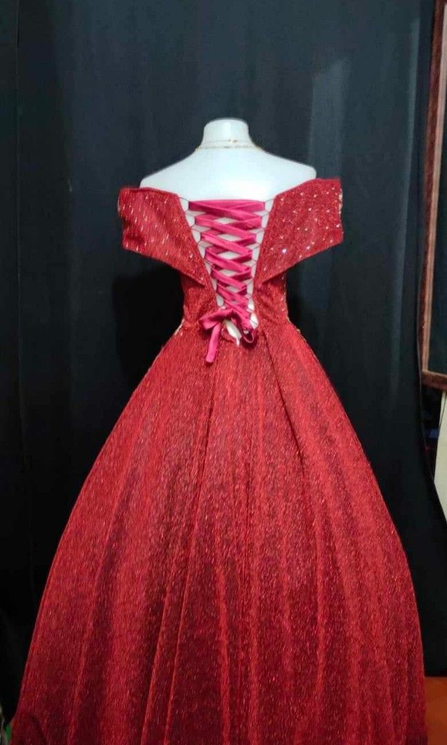 maroon ball gown (Category: Evening dresses & gowns) located in Manila. Submitted by hazelgrcx (Listing ID 1468083078, Image 2). Description: ✅ FOR SALE: MAROON BALL GOWN •DEBUT •JS PROM •SAGALA/FLORES DE MAYO •PRE DEBUT •GRAD BALLGOWN & MORE. Inclusions: • Maroon ball gown • 3 layered peticoat rfs: served its purpose (used once only) MESSAGE ME FOR MORE DETAILS..
