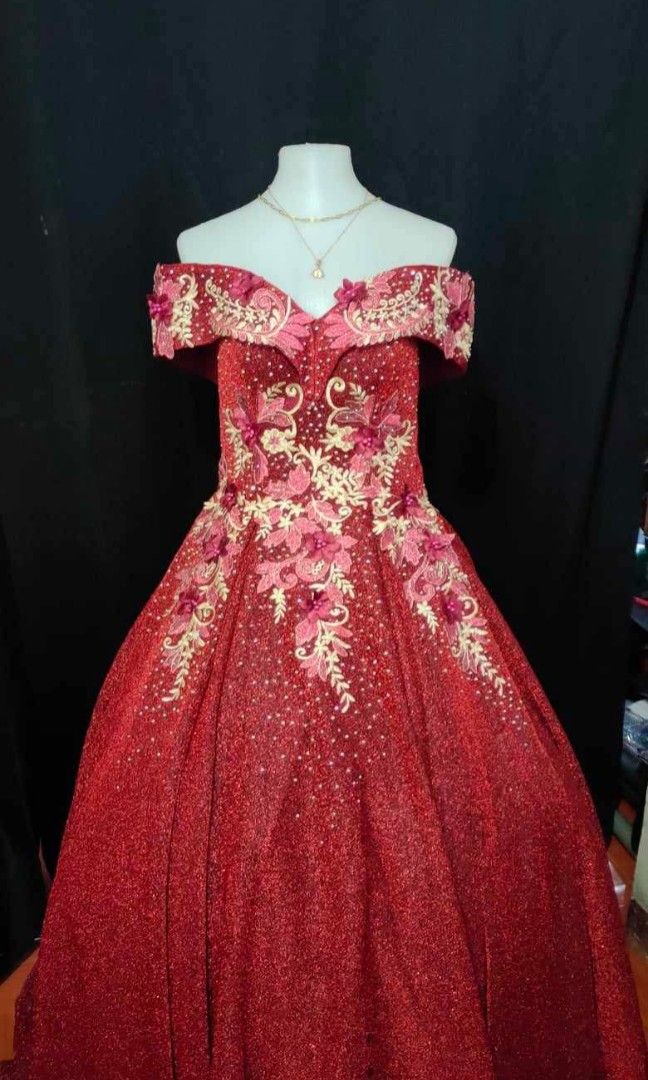 maroon ball gown (Category: Evening dresses & gowns) located in Manila. Submitted by hazelgrcx (Listing ID 1468083078, Image 3). Description: ✅ FOR SALE: MAROON BALL GOWN •DEBUT •JS PROM •SAGALA/FLORES DE MAYO •PRE DEBUT •GRAD BALLGOWN & MORE. Inclusions: • Maroon ball gown • 3 layered peticoat rfs: served its purpose (used once only) MESSAGE ME FOR MORE DETAILS..