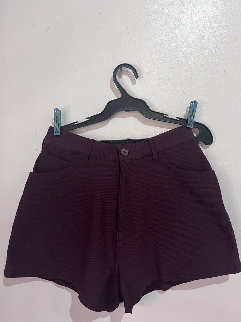 Maroon Short (Category: Shorts) located in Manila. Submitted by serra_shop (Listing ID 1468200295, Image 2). Description: Waist 23-26 Xs-Small Location: Pampanga Courier: J&T.
