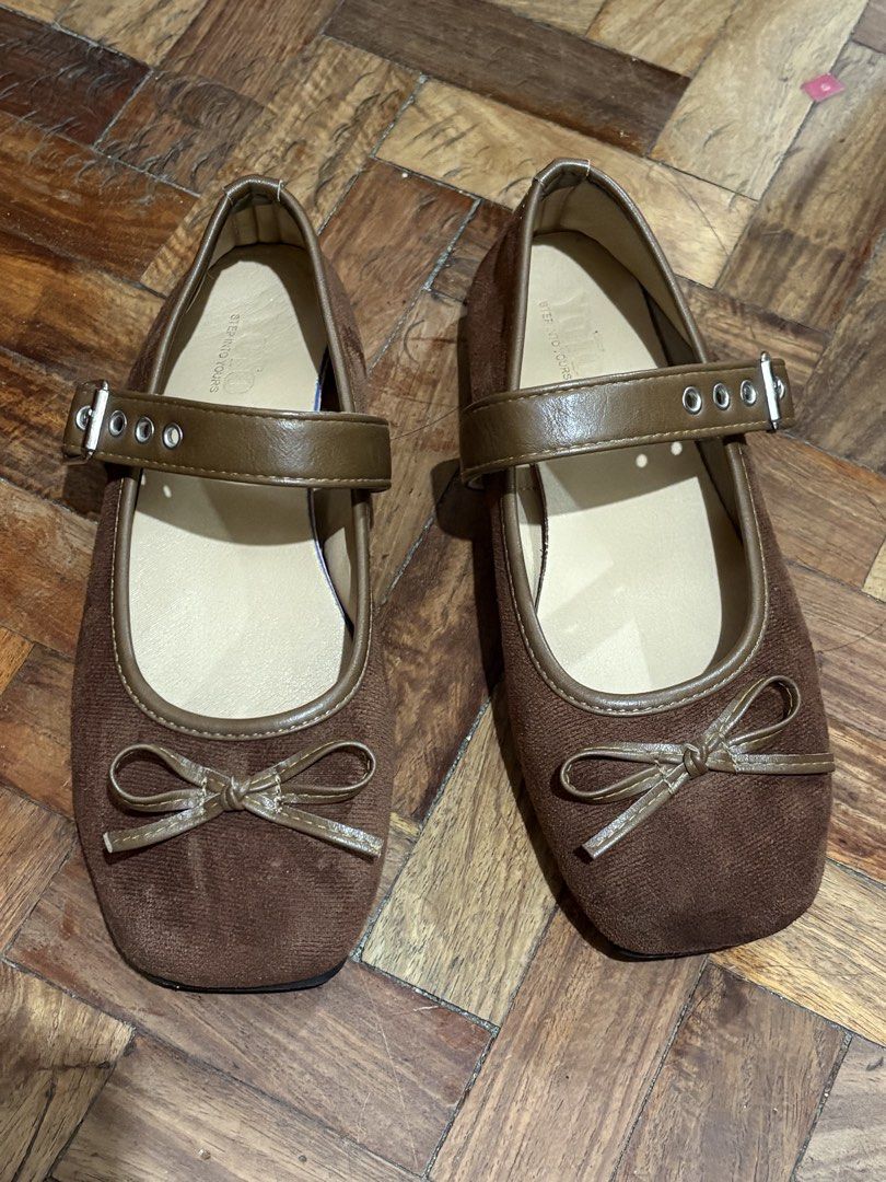 mary janes flats sandals (Category: Flats & Sandals) located in Manila. Submitted by miss_belley (Listing ID 1468162864, Image 2). Description: size 38 with box fits sizes 37-38.