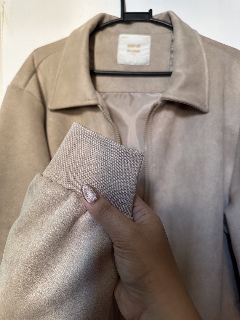 Oxygen Men’s suede jacket (Category: Coats, Jackets and Outerwear) located in Cavite. Submitted by chicfinds.slay (Listing ID 1468094542, Image 3). Description: ✨Unisex suede jacket /zip up/working zip ✨almost new condition ✨w/side pocket and. Inside pocket ✨no flaws ✨used once /perfect for. Baguio getaway /cold sweater weather ✨best fit for men size medium to large ✨false size for S /free size actual size ✨beige/khaki in color ✨best fit for wome