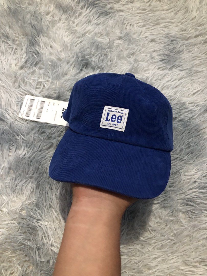 Men's Lee Corduroy Cap (Category: Caps & Hats) located in Carmen. Submitted by yawbuangaka (Listing ID 1468127628, Image 2). Description: Men's Lee Corduroy Cap Blue One size fits all Bnew with tags No issue.