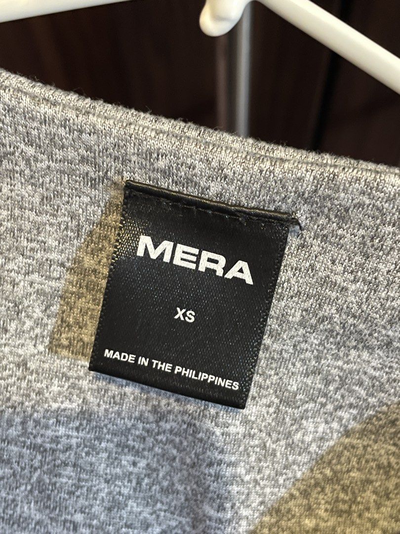 mera gray fitted t-shirt size xs (Category: Shirts) located in Manila. Submitted by happymoon_0ae0c8 (Listing ID 1468257553, Image 2). Description: - xs - i cant breathe in this!! not for me anymore.