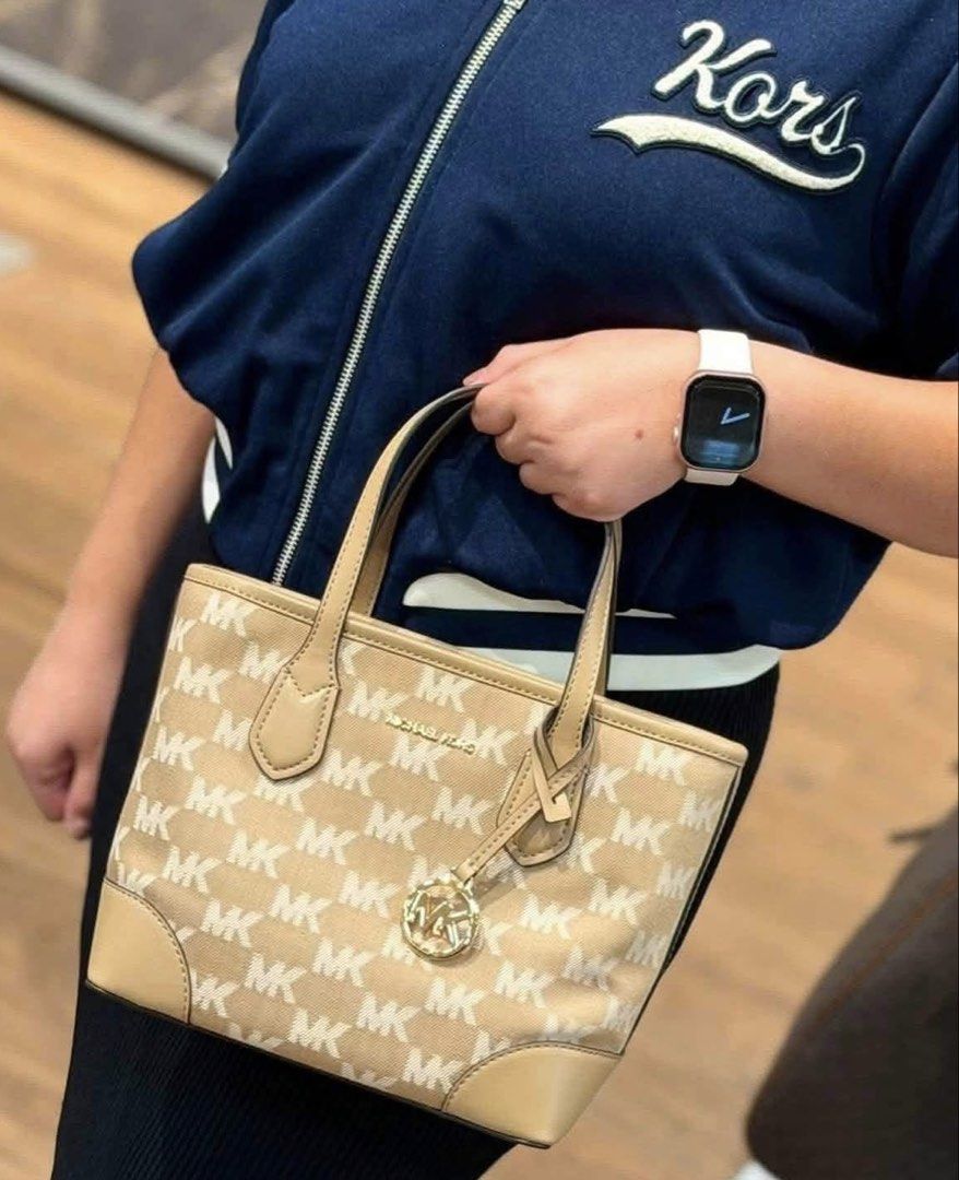 MICHAEL KORS (Category: Cross-body Bags) located in General Trias. Submitted by trendz_fazhion (Listing ID 1468282019, Image 1). Description: new original usa bought semi-medium size spacious inside mine now pay now ship bukas via j & t for SERIOUS AND SURE BUYER ONLY non-cod .