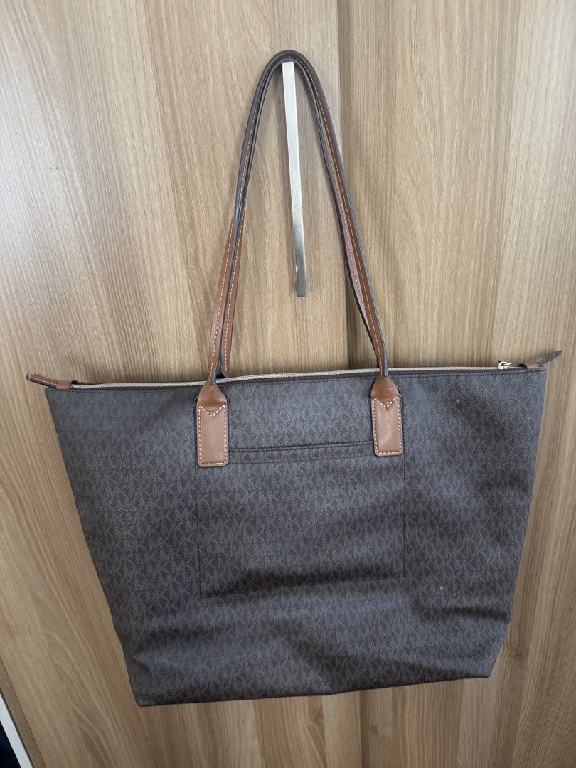 Michael Kors Bag (Category: Tote Bags) located in Manila. Submitted by prelovemd (Listing ID 1468102932, Image 2). Description: Large Travel bag from MK Authentic bag but no tags, no cc, paperbag Zoom in to see flaws and dirts / stains as shown on picture Cannot adjust the light but there are minimal chipped and dirt on the mid external lower front of the bag Zippers working well .