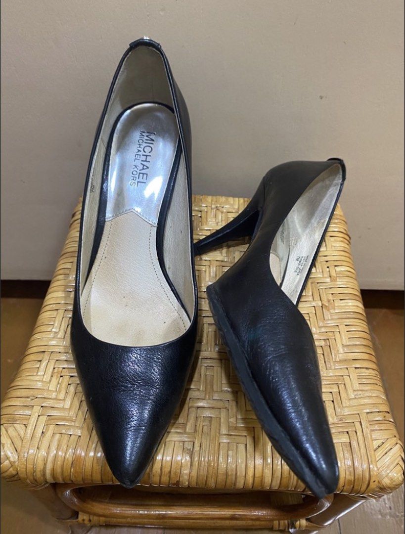 Michael Kors Black Leather Pointed Toe Heels Size 7M (Category: Heels) located in Muntinlupa City. Submitted by hollieberrygirl (Listing ID 1468121890, Image 1). Description: Michael Kors Black Heels 3” Heels Size 7 ₱3,850 Under-sole replaced Seller is not responsible for anything that happens to the item after purchase. .