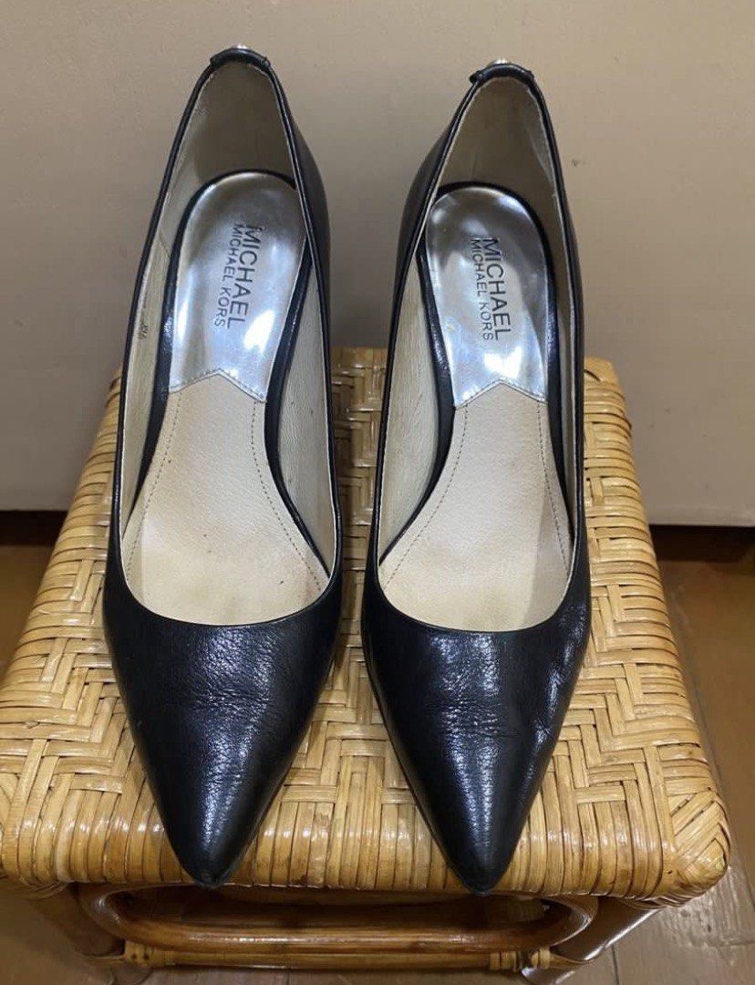Michael Kors Black Leather Pointed Toe Heels Size 7M (Category: Heels) located in Muntinlupa City. Submitted by hollieberrygirl (Listing ID 1468121890, Image 2). Description: Michael Kors Black Heels 3” Heels Size 7 ₱3,850 Under-sole replaced Seller is not responsible for anything that happens to the item after purchase. .