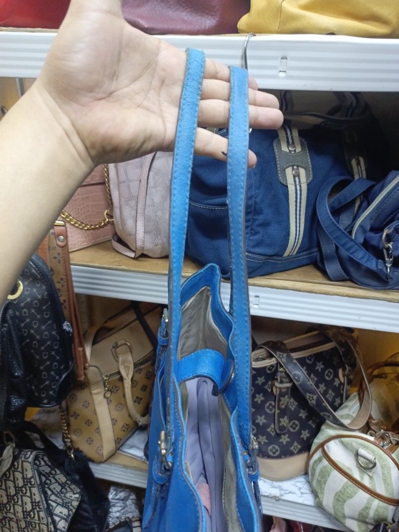 Michael Kors Blue Tote Bag (Category: Tote Bags) located in Manila. Submitted by del_thrifts03 (Listing ID 1468111317, Image 3). Description: - Authentic Michael Kors tote bag in a stunning bright blue - Premium Saffiano leather with luxurious gold-tone MK hardware - Double shoulder straps with adjustable buckle details - Spacious interior with MK monogram lining, slip pockets, and a secure zip pocket - Convenient exterior back slip pocket for ea