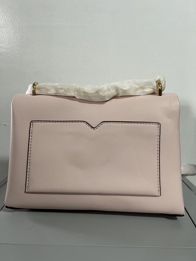 MICHAEL KORS CECE MEDIUM (Category: Cross-body Bags) located in Baguio. Submitted by kyrawang22 (Listing ID 1468280563, Image 2). Description: .