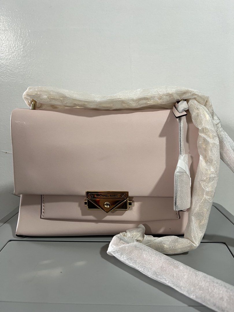 MICHAEL KORS CECE MEDIUM (Category: Cross-body Bags) located in Baguio. Submitted by kyrawang22 (Listing ID 1468280563, Image 1). Description: .