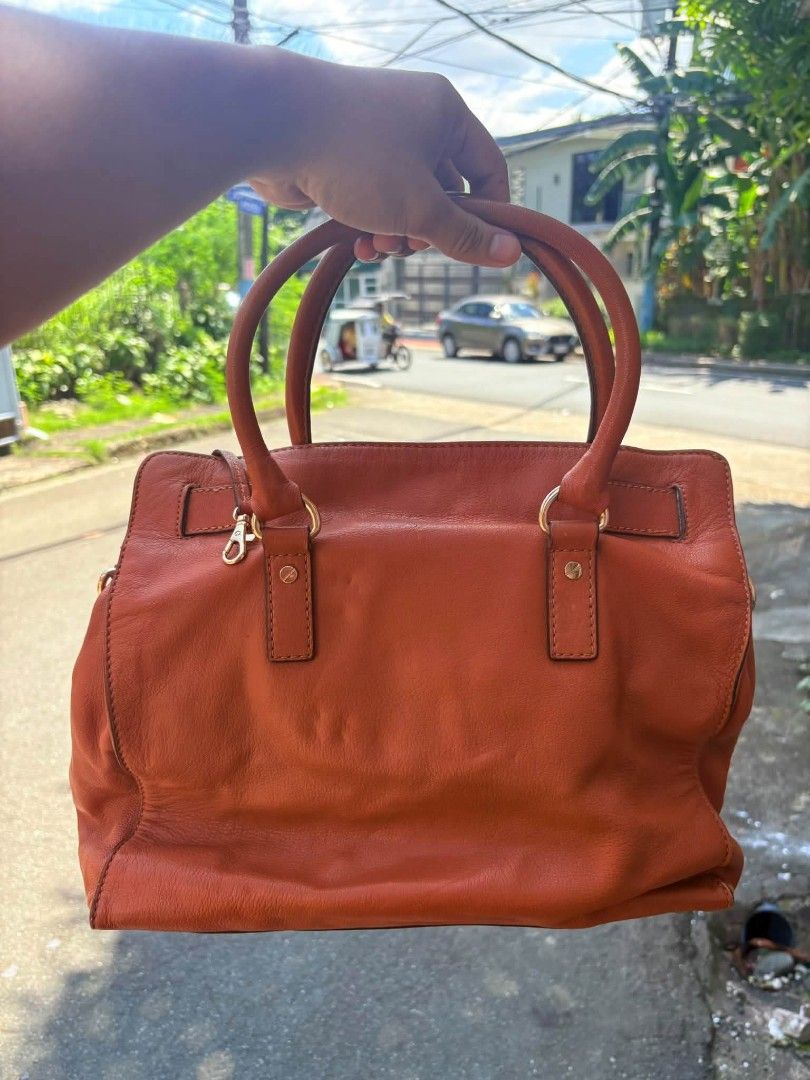 Mich*el Kors Hamilton Bag (Category: Luxury Bags & Wallets) located in Manila. Submitted by nicolette_carido2024 (Listing ID 1468076763, Image 2). Description: MICH*EL KORS HAMILTON BAG 🏷️ 2,000 NOVALICHES, Q.C +SF 📩📩📩.