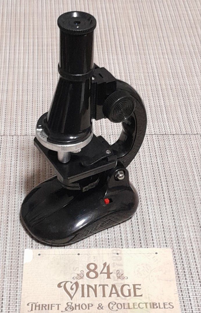 Microscope with light (Category: Vintage Collectibles) located in Las Pinas. Submitted by 84vintage (Listing ID 1468108337, Image 1). Description: Actual photos posted. Please examine them carefully as they are part of the description. --📌 MUST READ Before Dealing with us 📌-- ⚠️Price is posted. No lowballs please. ⚠️Vintage items are only sold As Is Where Is. If you want new items without any flaws, you can buy at the mall. Please manage your e