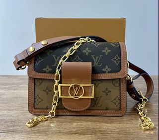 (Category: ) located in . Submitted by yy_wardrobe (Listing ID 1468162558, Image 1). Description: .