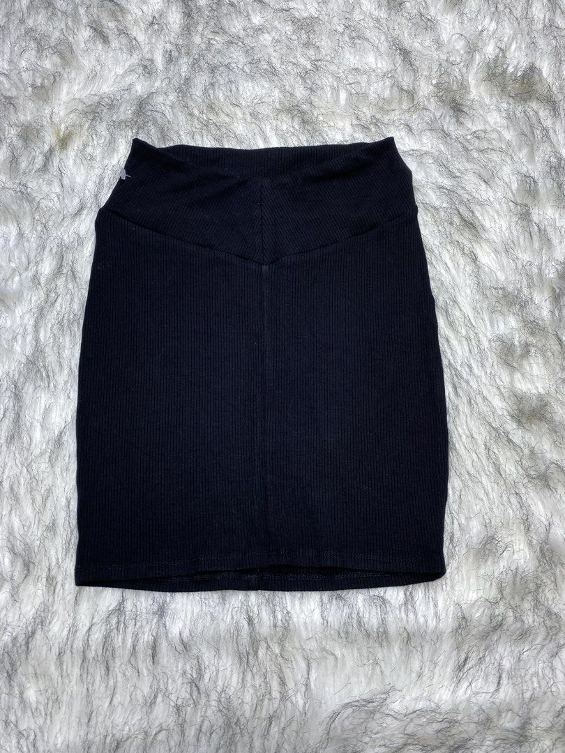 Mini skirt knitted (xs/small) (Category: Skirts) located in Manila. Submitted by csjlgen (Listing ID 1468172623, Image 2). Description: .