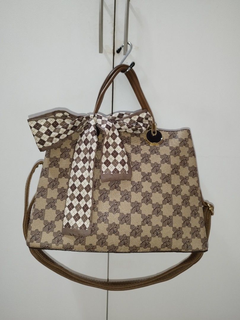 Mini Sling Bag (Category: Cross-body Bags) located in Makati City. Submitted by krishtyle (Listing ID 1468141068, Image 1). Description: Decluttering Personal Items Belladonna mini sling Bag (local brand) never been used. good as new can be used as handbag, shoulder bag or cross-body bag 📍Makati.