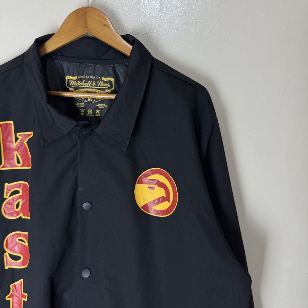 Mitchell & Ness x Altanta Hawks Coach Jacket (Category: Coats, Jackets and Outerwear) located in Davao. Submitted by cmbs141022 (Listing ID 1468141106, Image 2). Description: Mitchell & Ness x Altanta Hawks Coach Jacket Size XL Dimension: L 31" , W 25" Condition: 9/10 excellent ₱850.