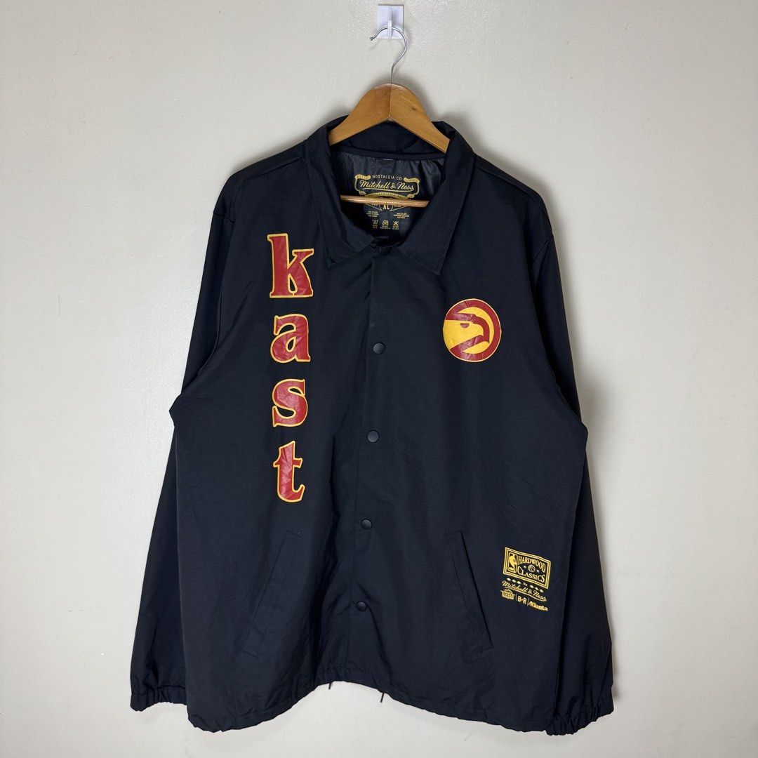 Mitchell & Ness x Altanta Hawks Coach Jacket (Category: Coats, Jackets and Outerwear) located in Davao. Submitted by cmbs141022 (Listing ID 1468141106, Image 1). Description: Mitchell & Ness x Altanta Hawks Coach Jacket Size XL Dimension: L 31" , W 25" Condition: 9/10 excellent ₱850.