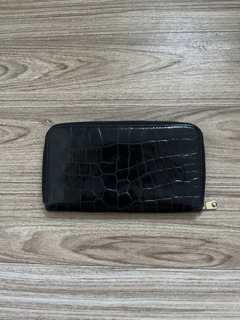 miu miu wallet (Category: Looking For) located in Cebu City. Submitted by fierce.vincent (Listing ID 1468248747, Image 2). Description: miu miu wallet excellent condition add sf.