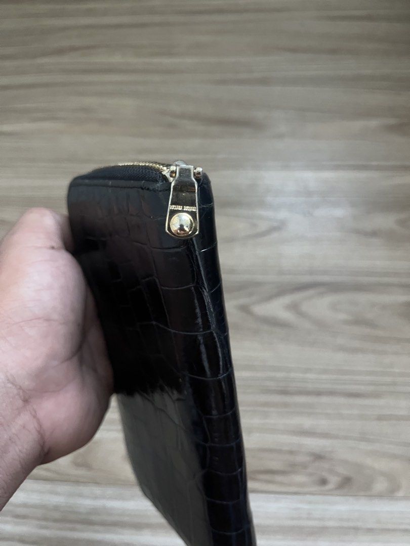 miu miu wallet (Category: Looking For) located in Cebu City. Submitted by fierce.vincent (Listing ID 1468248747, Image 3). Description: miu miu wallet excellent condition add sf.