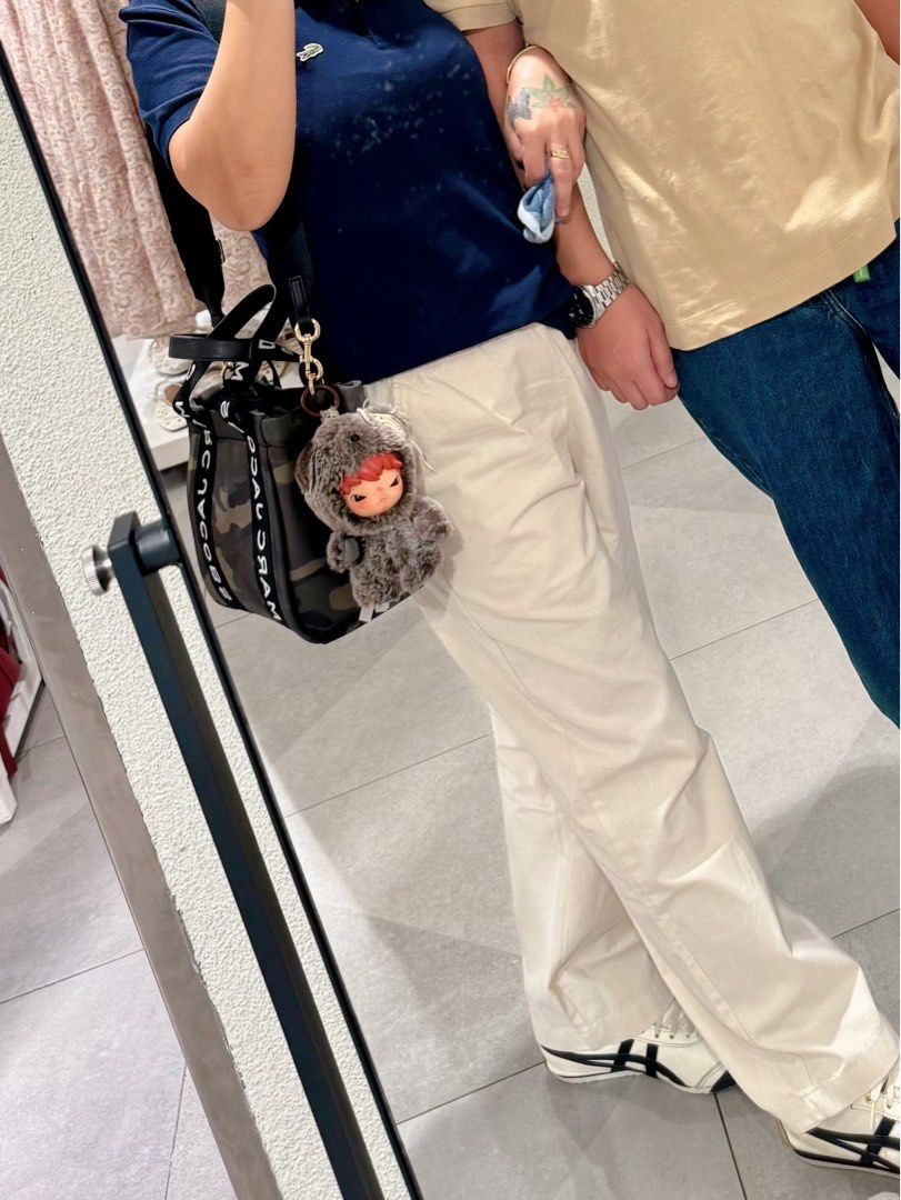 MJ nylon bag (Category: Cross-body Bags) located in Cebu City. Submitted by yhanghearttt (Listing ID 1468178787, Image 2). Description: original preloved no issue EUC matibay bcoz nylon material spacious pwedi men/women.