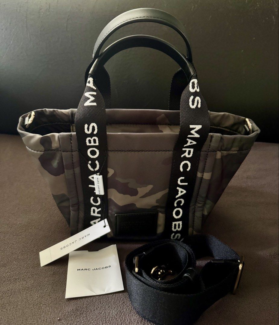 MJ nylon bag (Category: Cross-body Bags) located in Cebu City. Submitted by yhanghearttt (Listing ID 1468178787, Image 1). Description: original preloved no issue EUC matibay bcoz nylon material spacious pwedi men/women.
