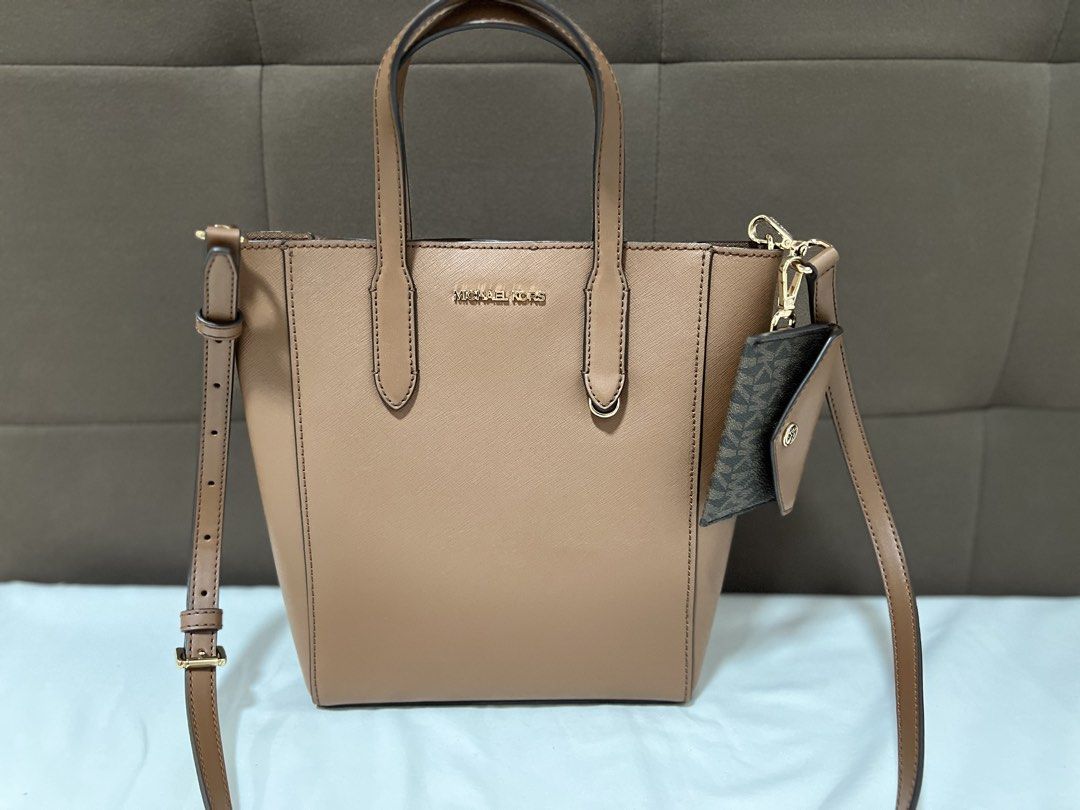 MK 2way tote bag (Category: Luxury Bags & Wallets) located in Cabanatuan. Submitted by hellorhea (Listing ID 1468216042, Image 1). Description: With removable strap for crossbody And removable wallet purse .