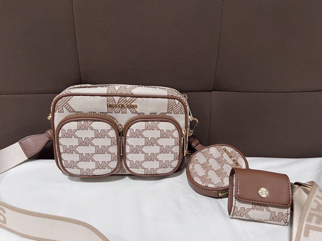 MK 3-in-1 pocket bag (Category: Luxury Bags & Wallets) located in Cabanatuan. Submitted by hellorhea (Listing ID 1468215684, Image 1). Description: With 2 pouches removable With care card .