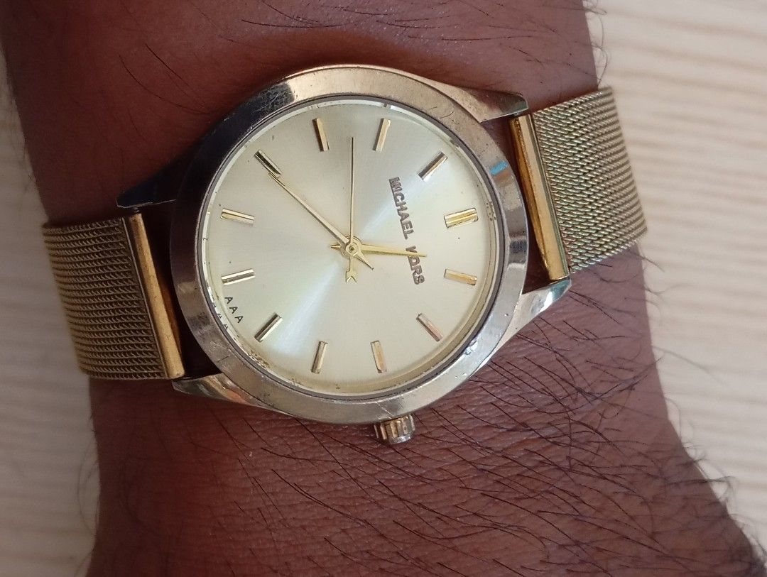 MK aaa (Category: Women's Watches) located in Las Pinas. Submitted by quick_deals_great_finds2 (Listing ID 1468091863, Image 3). Description: good working condition with battery 32mm medium.