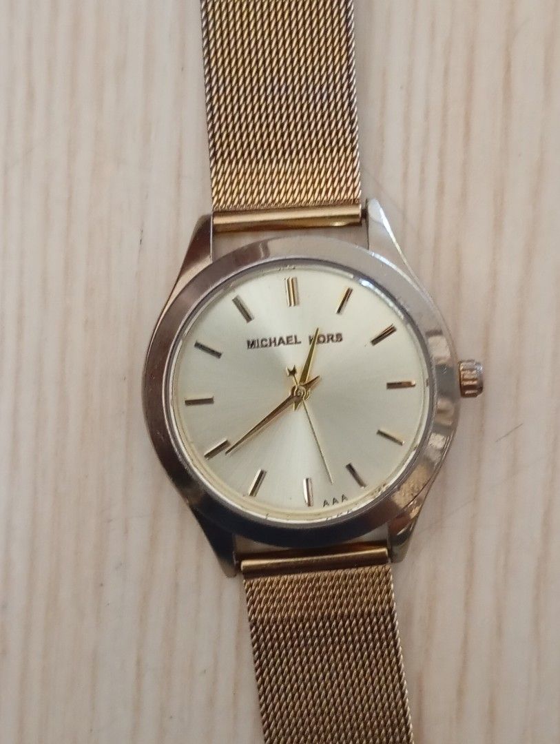 MK aaa (Category: Women's Watches) located in Las Pinas. Submitted by quick_deals_great_finds2 (Listing ID 1468091863, Image 1). Description: good working condition with battery 32mm medium.