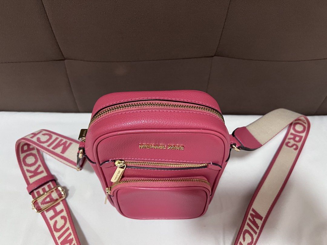 MK Jet Set Crossbody bag (Category: Luxury Bags & Wallets) located in Cabanatuan. Submitted by hellorhea (Listing ID 1468218070, Image 2). Description: In carnation pink color Flaws: there's a mark of an ink inside seen in the picture but not that dark .