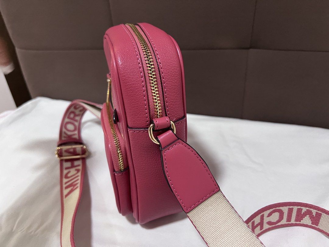 MK Jet Set Crossbody bag (Category: Luxury Bags & Wallets) located in Cabanatuan. Submitted by hellorhea (Listing ID 1468218070, Image 3). Description: In carnation pink color Flaws: there's a mark of an ink inside seen in the picture but not that dark .