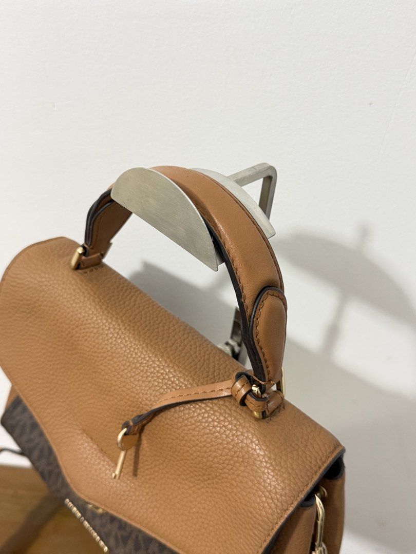 Mk small bag (Category: Luxury Bags & Wallets) located in Manila. Submitted by prelovedbyramiah (Listing ID 1468240773, Image 2). Description: authentic.
