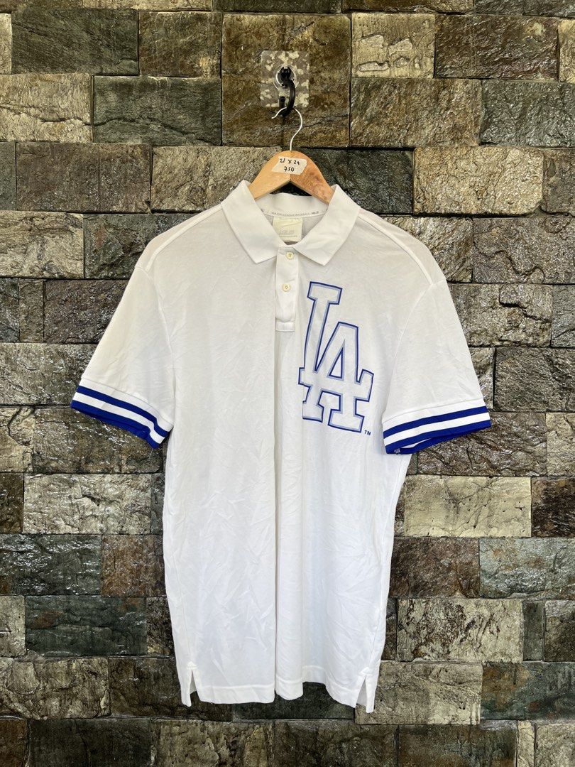 MLB LA Dodgers Big Logo White Poloshirt (Category: Tshirts & Polo Shirts ) located in Cagayan de Oro. Submitted by curatedheirloomph_ (Listing ID 1468225469, Image 1). Description: 𝘿𝙞𝙢𝙚𝙣𝙨𝙞𝙤𝙣𝙨: 21x29 𝘽𝙚𝙨𝙩 𝙁𝙞𝙩: Large 𝘾𝙤𝙣𝙙𝙞𝙩𝙞𝙤𝙣 & 𝘾𝙤𝙡𝙤𝙧 𝙍𝙖𝙩𝙚: Excellent (9.5/10) 𝙄𝙨𝙨𝙪𝙚: N/A 𝘼𝙪𝙩𝙝𝙚𝙣𝙩𝙞𝙘𝙞𝙩𝙮 𝘿𝙚𝙘𝙡𝙖𝙧𝙖𝙩𝙞𝙤𝙣: Authentic.