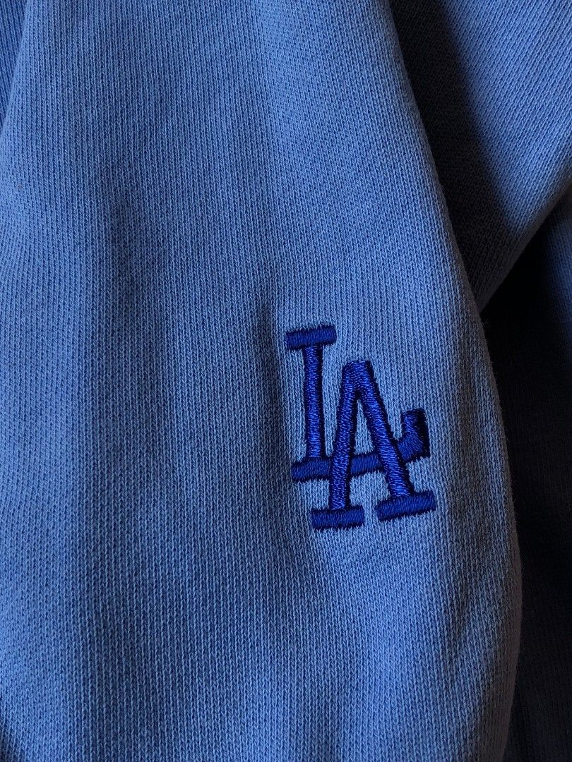 MLB LA DODGERS SWEATER (Category: Coats, Jackets and Outerwear) located in Baybay. Submitted by dathrifted (Listing ID 1468176860, Image 3). Description: MLB LA DODGERS SWEATER XS ON TAG FIT TO MEDIUM Width- 21.5 Lenght- 26 EXCELLENT CONDITION PM if Interested📩📩📩.