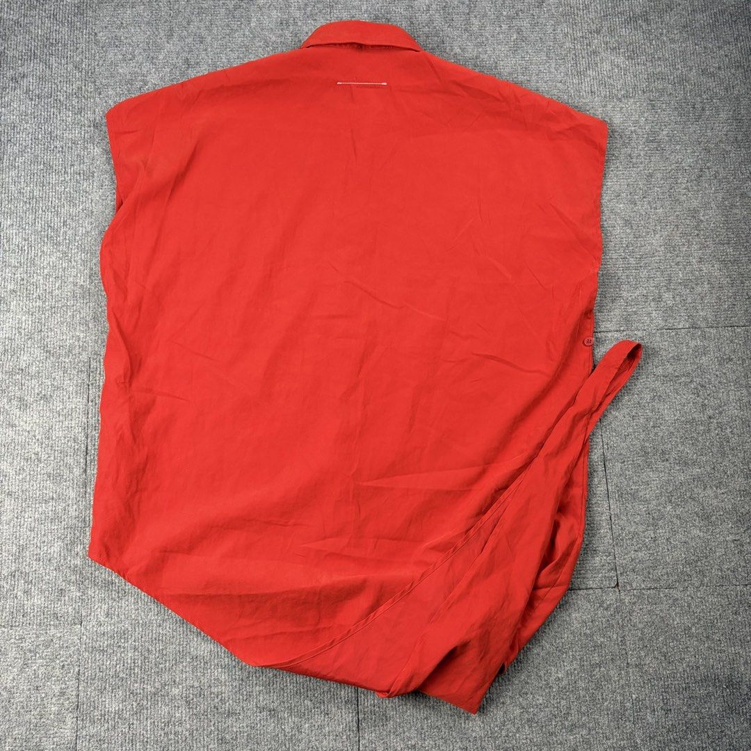 MM6 Maison Margiela Red Assymetrical Top (Category: Luxury Apparel) located in Manila. Submitted by yourtherapist_ (Listing ID 1468248600, Image 2). Description: MM6 Maison Margiela Red Assymetrical Top Size: 42 Condition: Good Flaw: Black dot spots Made in: Italy Measurements Width: 24 Length: 48 Shoulder: 23 2,000.