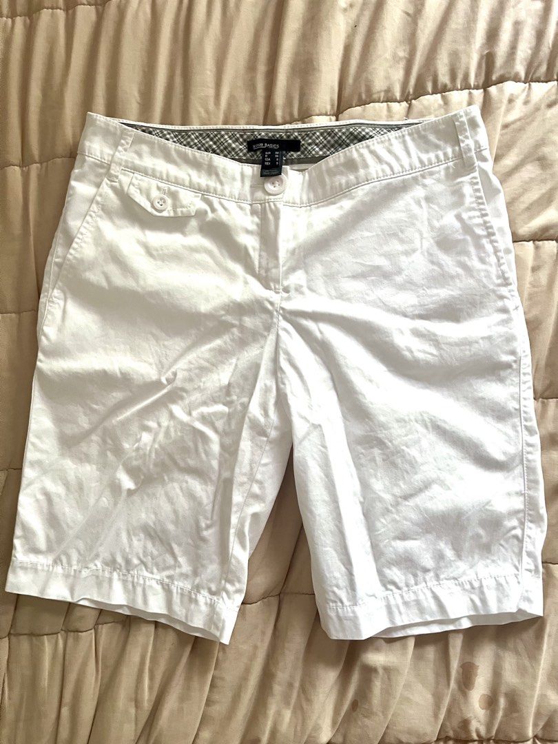 MNG Basics White Shorts Size 6 (Category: Shorts) located in Paranaque City. Submitted by tingar08 (Listing ID 1468215543, Image 1). Description: MNG Basics white shorts, classic style. Button closure up front with zip fly. Front pockets included, plus a small pocket on the right hip. Lightweight cotton material, great for warmer days. Size 6 USA, EUR 38, MEX 5..