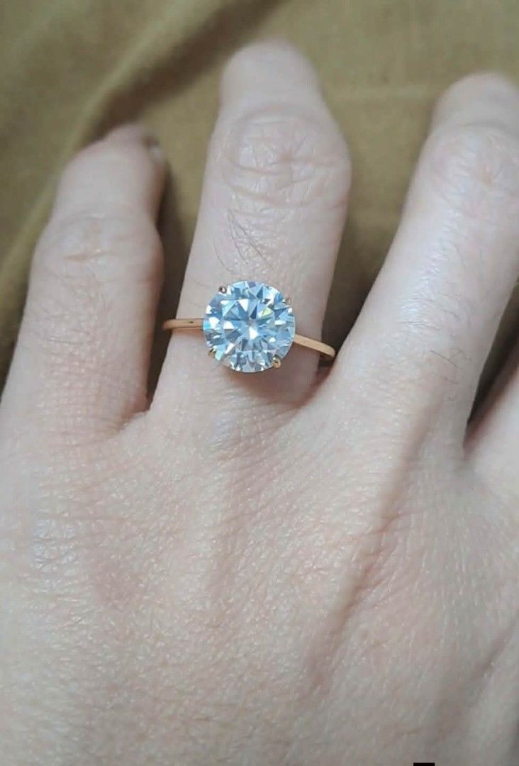 Moissanite Round Brilliant Cut 18K Solid Gold w/ GRA Certificate (Category: Rings) located in Malolos. Submitted by keenhorse_ef38ab (Listing ID 1468083518, Image 3). Description: Moissanite Round Brilliant Cut 18K Solid Gold w/ GRA Certificate VS1 Clarity - like Diamond Quality! ✔️PAWNABLE ✔️Solid for everyday use ✔️Passed in Diamond Tester Prices: 1ct - ₱11,990 (sizes: 7, 7.5, 8, 8.5 & 9) 3ct - ₱14,950 (sizes: 7, 7.5, & 8 ) 5ct - ₱22,600 (adjus