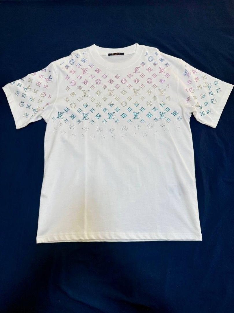 Monogram LV size L (Category: Luxury Apparel) located in Manila. Submitted by thriftxstore_26 (Listing ID 1468060552, Image 1). Description: .