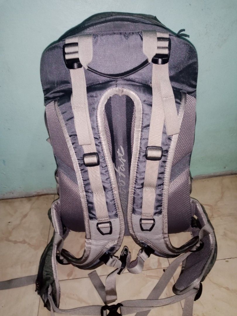 Montbell light&fast.luna 28 hiking backpack. (Category: Hiking & Camping) located in Dasmarinas. Submitted by francoprancisco (Listing ID 1468127018, Image 2). Description: Montbell light&Fast.Luna 28 hiking backpack. 28 Lts. multi pockets. lighweight. with rain cover excellent cond. makinis inside and out. not sticky yung loob. 1,750 plus sfee cavite loc..