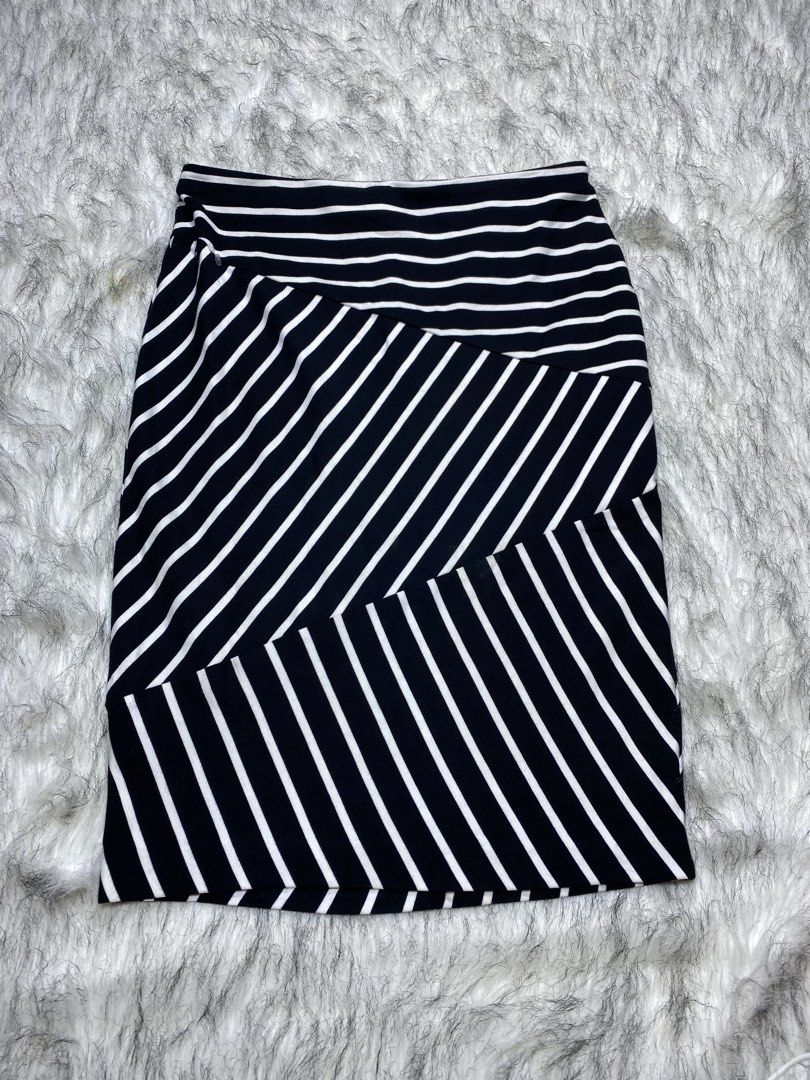 Mossimo (medium) (Category: Skirts) located in Manila. Submitted by csjlgen (Listing ID 1468171407, Image 2). Description: .