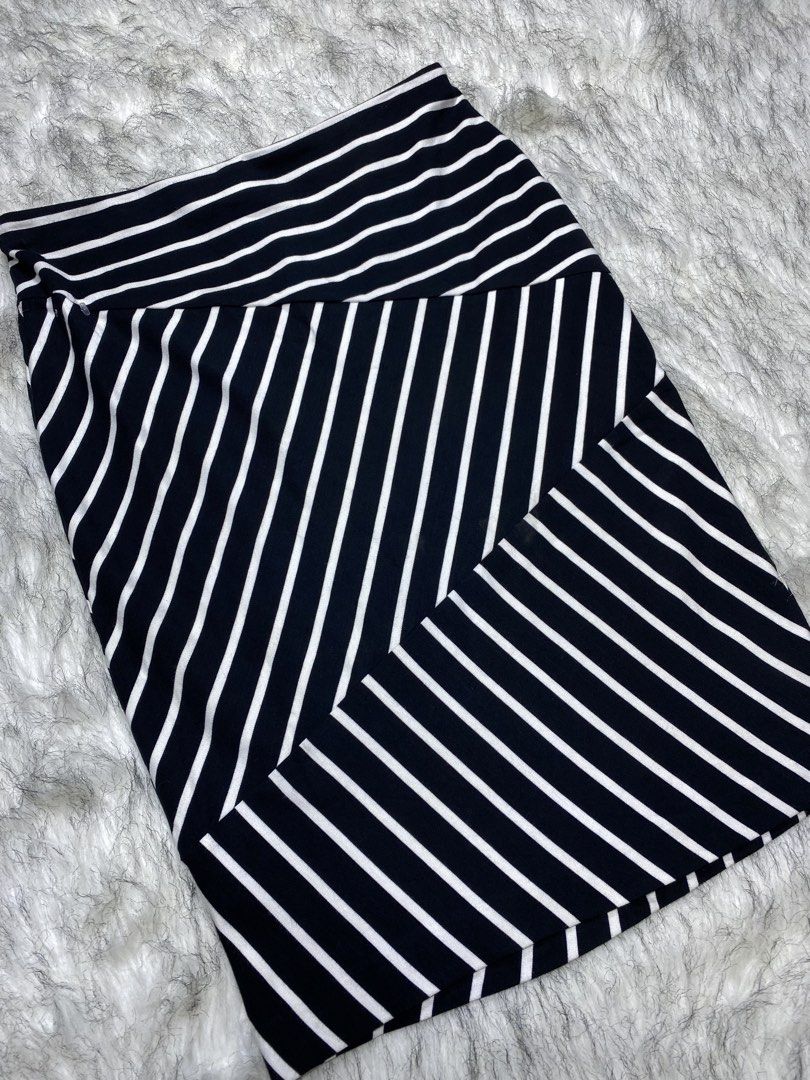 Mossimo (medium) (Category: Skirts) located in Manila. Submitted by csjlgen (Listing ID 1468171407, Image 3). Description: .