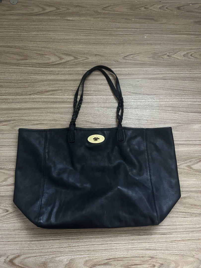 MULBERRY DORSET TOTE BAG (Category: Tote Bags) located in Cebu City. Submitted by fierce.vincent (Listing ID 1468246896, Image 1). Description: MULBERRY DORSET TOTE BAG RANK AB 3250 + SF.
